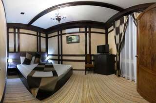 Отель Mishel Hotel Харьков Стандартный трехместный номер-1